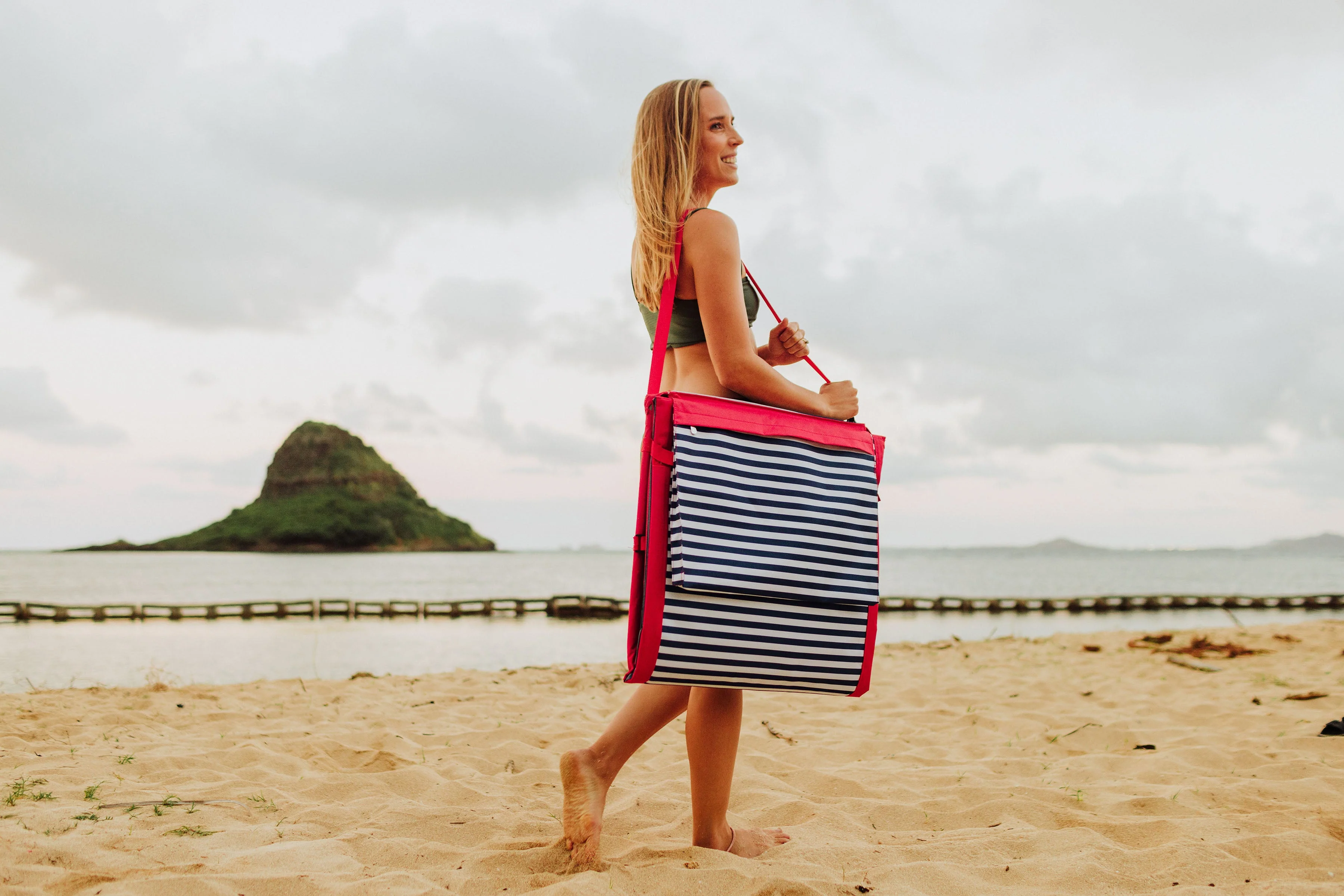 Picnic Time Beachcomber Portable Beach Chair & Tote - Image 8